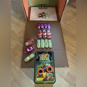 Hot Wheels Monster Trucks Bone Shaker Glow in the Dark With Crushable Cars